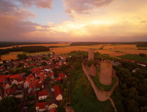 Die Münzenburg in der Wetterau aus der Vogelperspektive
